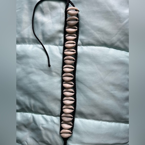 Vintage Cowrie Shell Choker - Picture 2 of 5